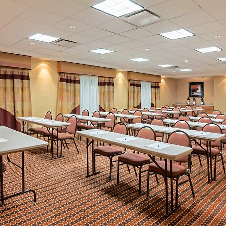 Holiday Inn Express & Suites - Laredo-Event Center Area By Ihg Exterior foto