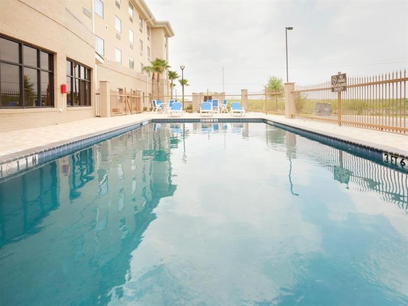 Holiday Inn Express & Suites - Laredo-Event Center Area By Ihg Exterior foto