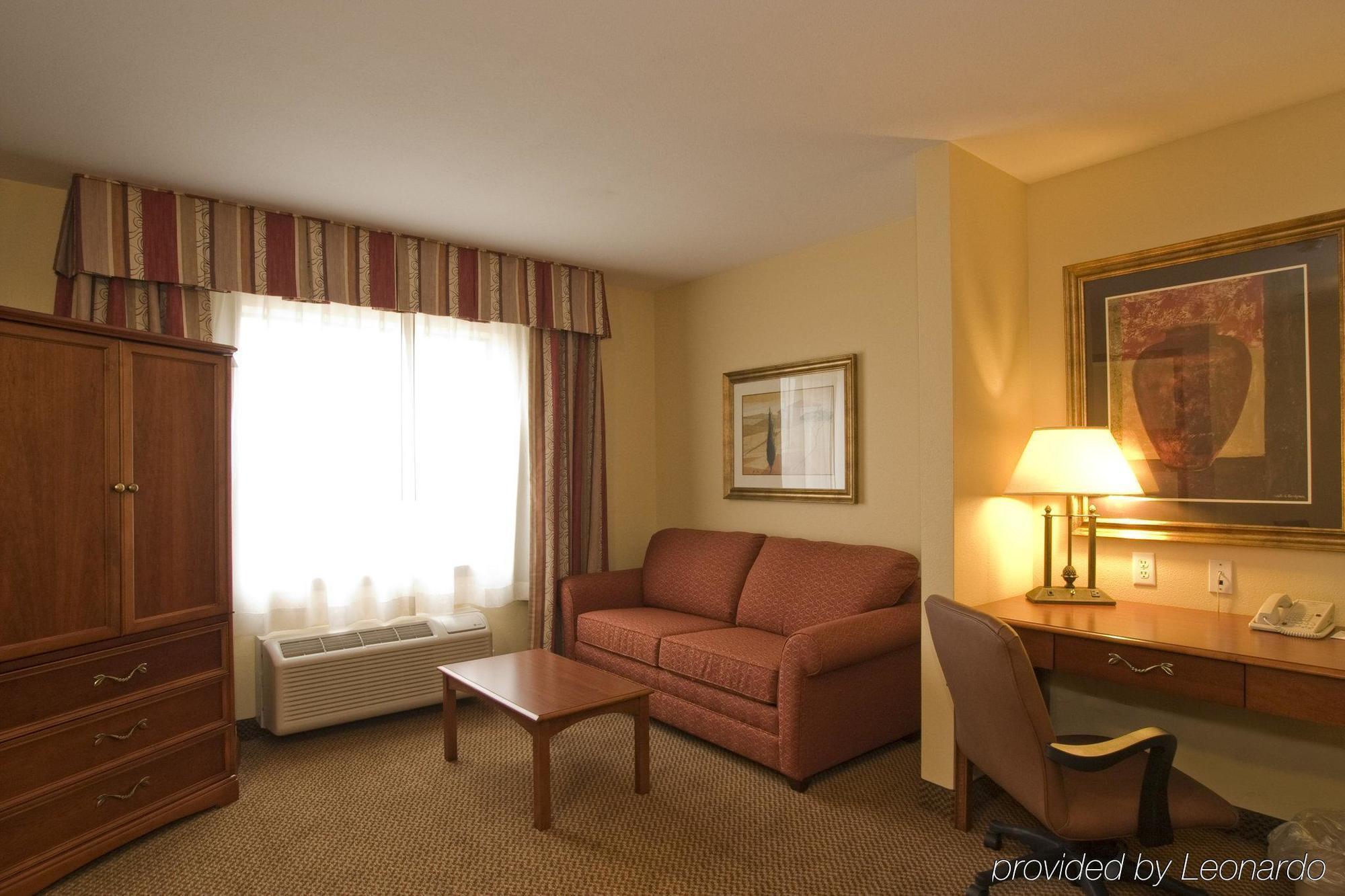 Holiday Inn Express & Suites - Laredo-Event Center Area By Ihg Exterior foto